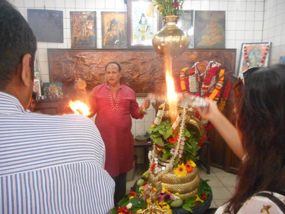 Pundit conducting a ceremony